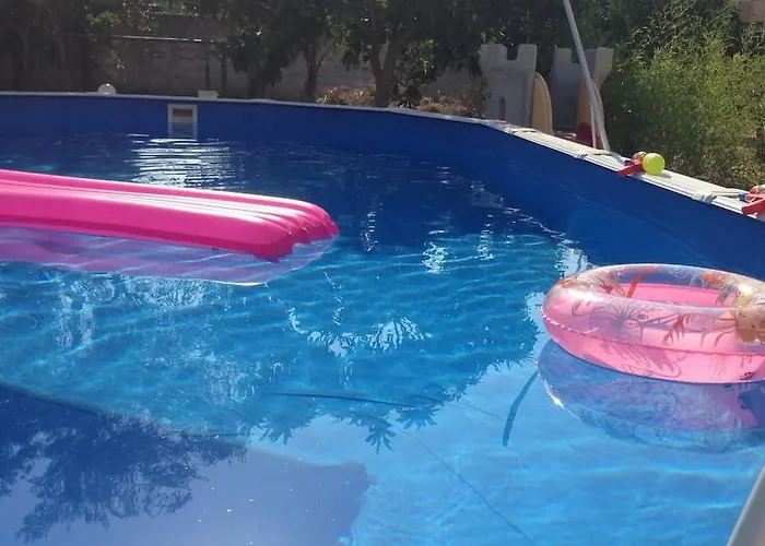 White Home. Casa Relax, Piscina, Free Wi-Fi & Posto Auto.